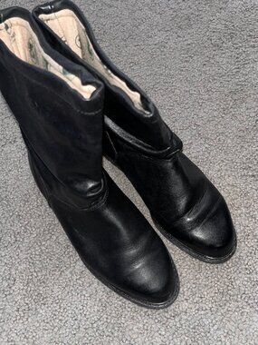 REGENCE COMFORT CANADA LUG SOLE PULL ON BLACK INSULATED BOOTS - EUC - 9.5 E